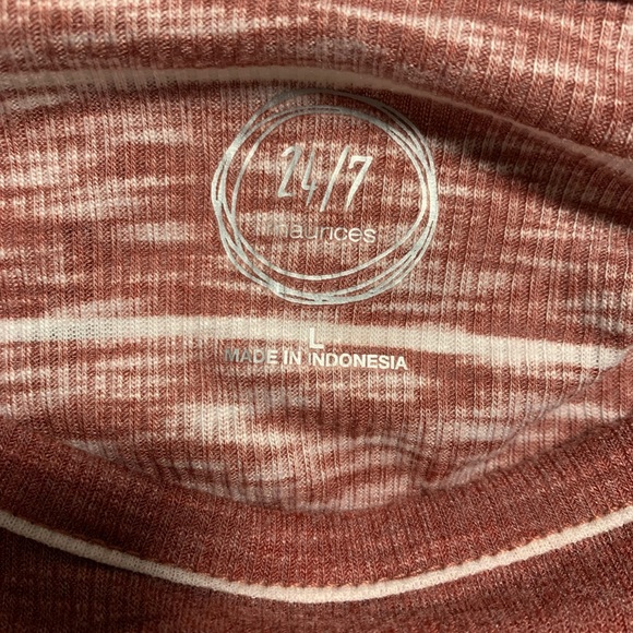 Maurices t shirt - Picture 2 of 2